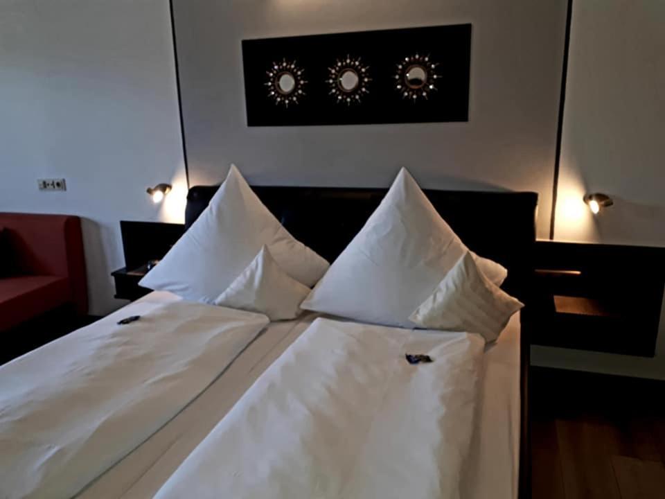 Landhotel Rosenberg Osann-Monzel エクステリア 写真